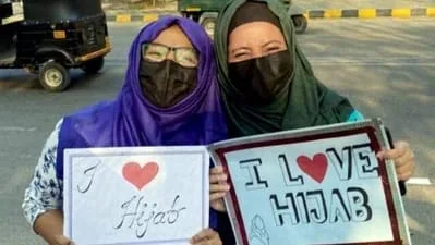 Hijab Row: প্রতিবাদের ভাষা হিজাব বোঝালেন মুসকান