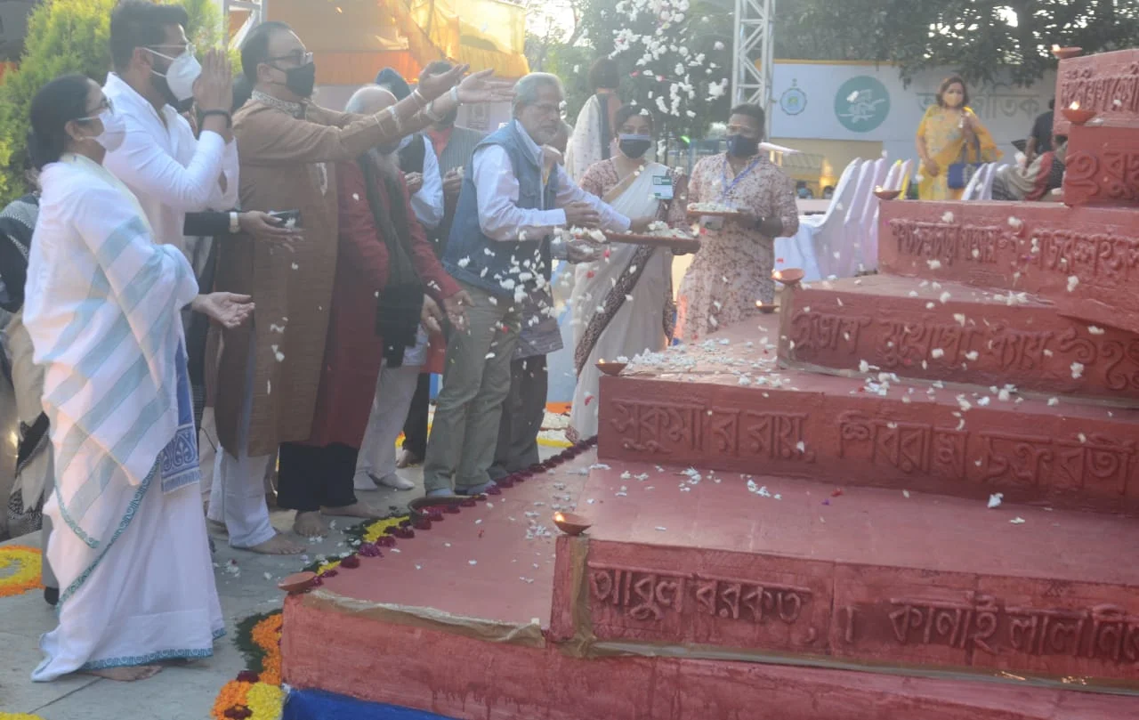 শহিদ বেদিতে শ্রদ্ধা জানিয়ে, আন্তর্জাতিক ভাষা দিবসে, বাংলা শিক্ষার ওপর জোর দেওয়ার আহ্বান মুখ্যমন্ত্রীর   