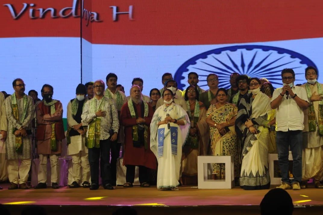 শহিদ বেদিতে শ্রদ্ধা জানিয়ে, আন্তর্জাতিক ভাষা দিবসে, বাংলা শিক্ষার ওপর জোর দেওয়ার আহ্বান মুখ্যমন্ত্রীর   