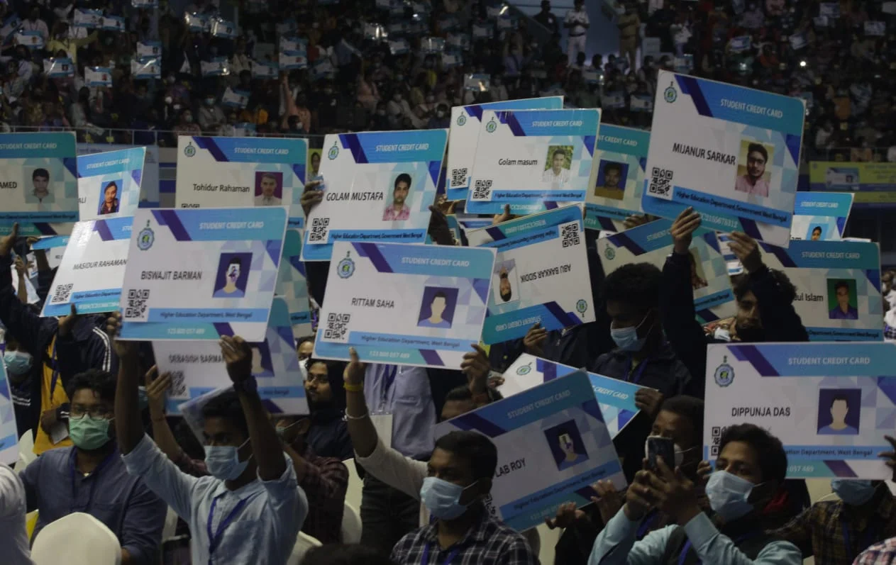 বাংলায় আর বঞ্চিত হবে না শিক্ষার্থীরা, ৫ হাজার পড়ুয়াদের হাতে তুলে দেওয়া হবে স্টুডেন্ট ক্রেডিট কার্ডঃ মুখ্যমন্ত্রী