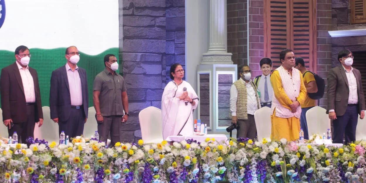 বাংলায় আর বঞ্চিত হবে না শিক্ষার্থীরা, ৫ হাজার পড়ুয়াদের হাতে তুলে দেওয়া হবে স্টুডেন্ট ক্রেডিট কার্ডঃ মুখ্যমন্ত্রী