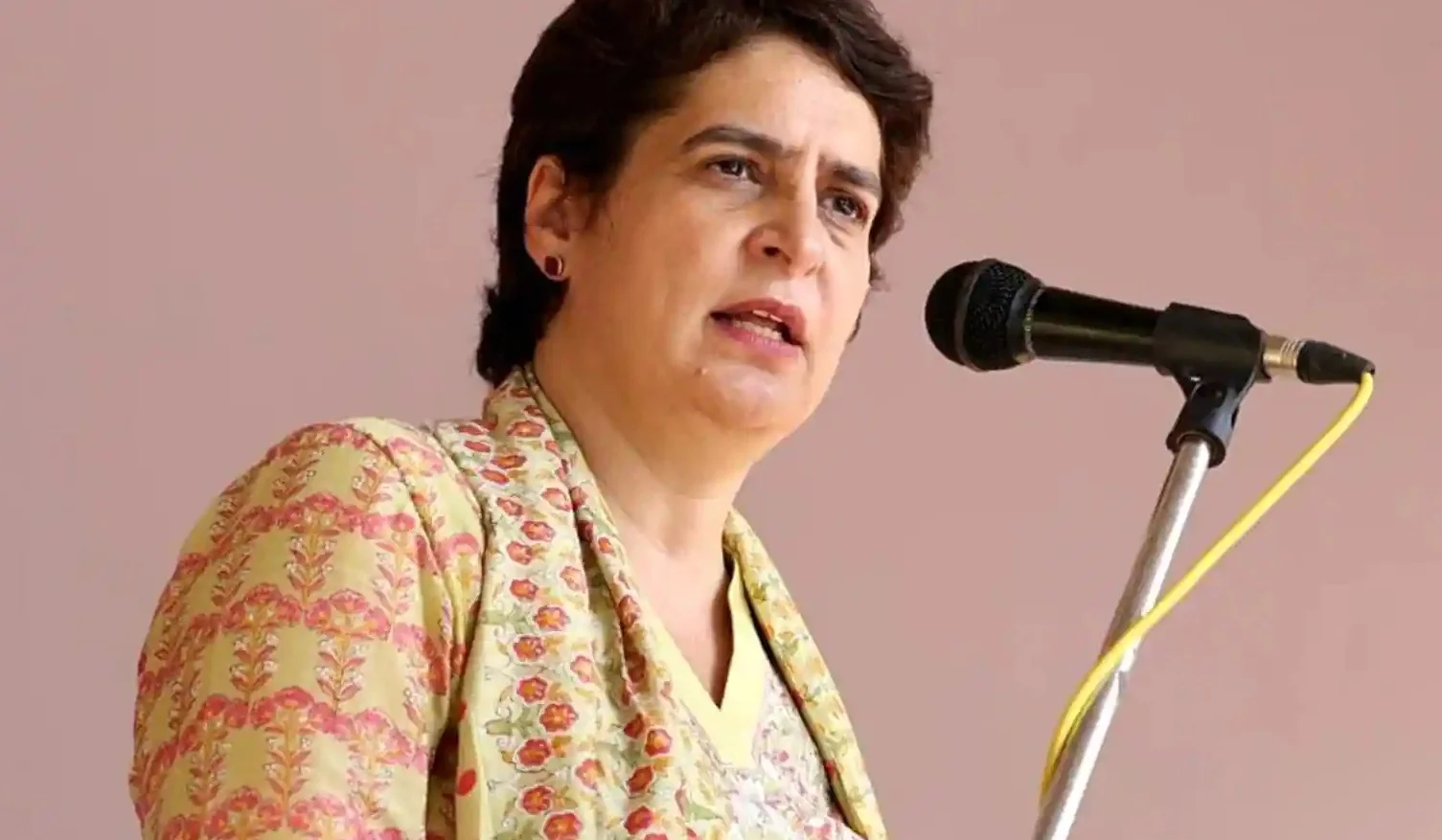 'ঘুঙ্ঘট হোক কিংবা হিজাব,  কোন মহিলা কী পরবে সেটা তার নিজের ইচ্ছা': প্রিয়াঙ্কা গান্ধি