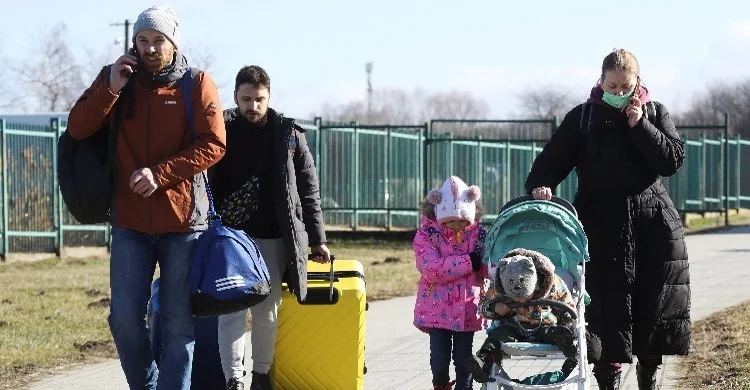 ৪৮ ঘন্টারও কম সময়ে যুদ্ধবিদ্ধস্ত ইউক্রেন ছেড়েছেন কমপক্ষে ৫০ হাজার মানুষ