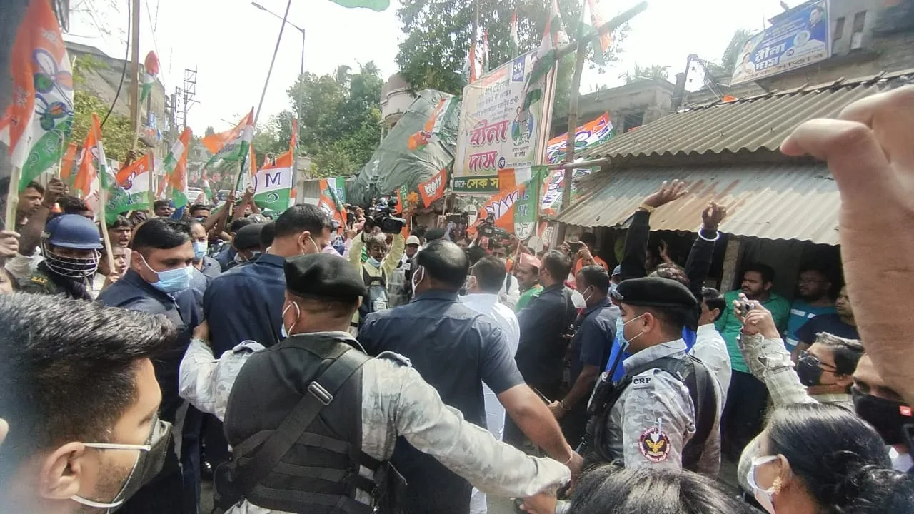 শুভেন্দুর প্রচার ঘিরে ধুন্ধুমার, তৃণমূল কার্যালয়ে বিজেপি নেতার নিরাপত্তায় থাকা জওয়ানদের হামলার অভিযোগ
