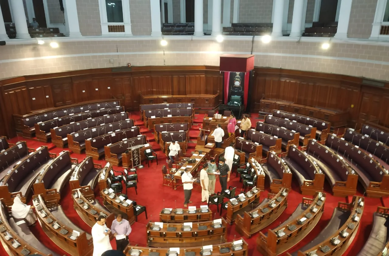 অর্থমন্ত্রী চন্দ্রিমা ভট্টাচার্যের বাজেট পেশ, তুমুল বিক্ষোভ বিজেপির , হাল ধরলেন মুখ্যমন্ত্রী  