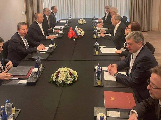 যুদ্ধ থামাতে ইউক্রেন ও রাশিয়াকে নিয়ে বৈঠকে তুরস্ক