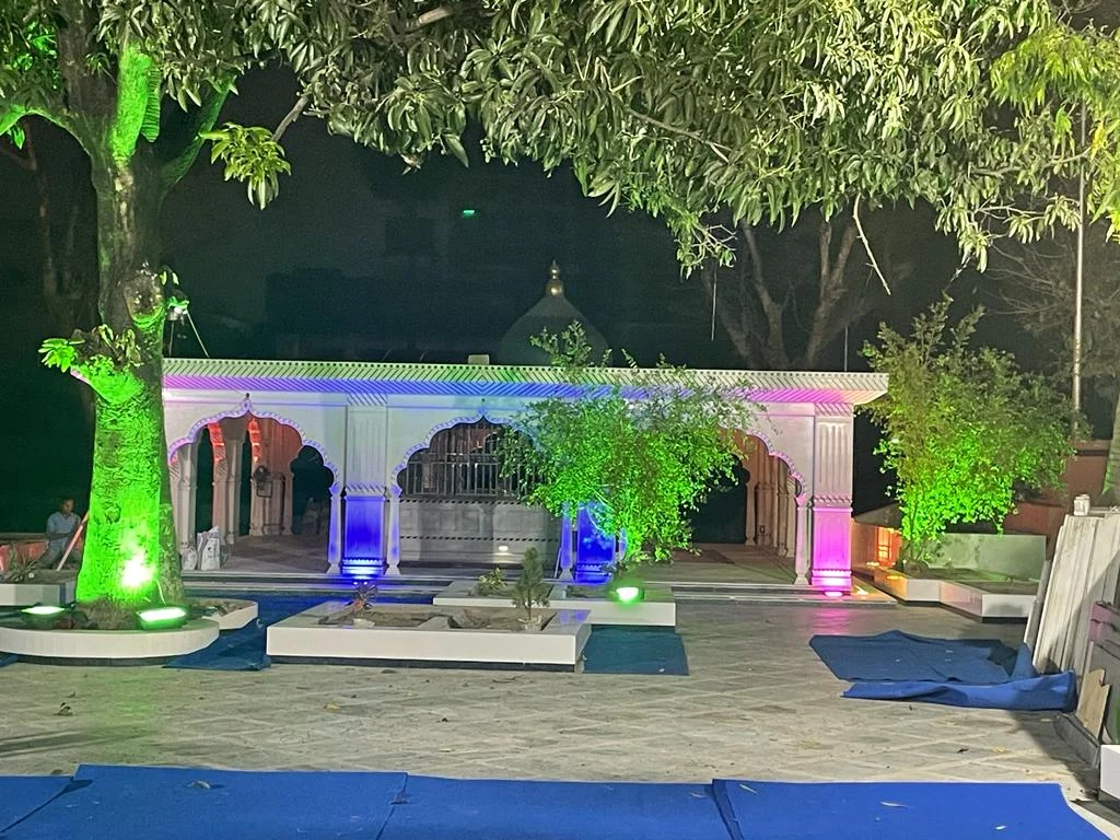 শবেবরাতে সেজে উঠেছে মানিকতলা দরবার