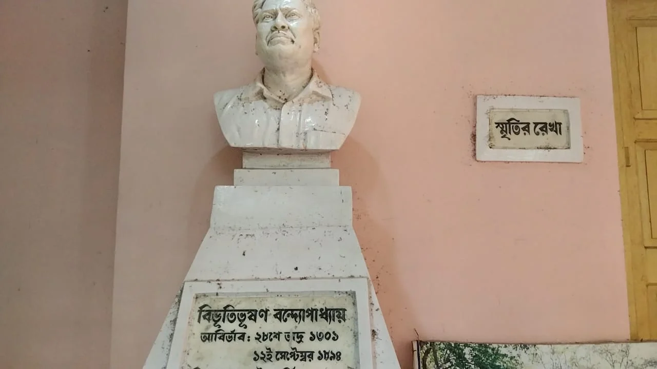 নেই যথাযথ সংরক্ষণ, ক্রমেই বিস্মৃতির  ধুলো জমছে  বিভূতিভূষণের   বসতভিটায়