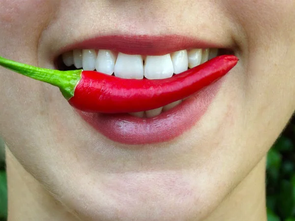 জানেন কি জল খেলে কেন ঝাল কমেনা