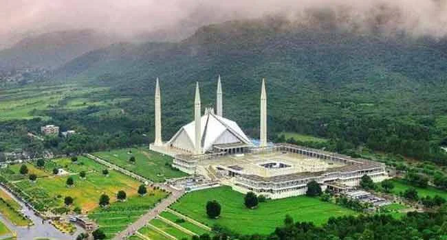 বিশ্বের সবচেয়ে বড় ও সুন্দর মসজিদ গুলো জানলে অবাক হবেন !