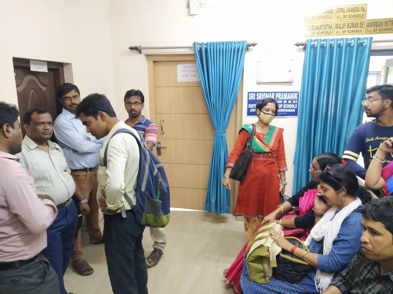 জেলা বিদ্যালয় পরিদর্শককের গাফিলতিতে  বকেয়া টাকা না পাওয়ায়  সমিতির ডেপুটেশন