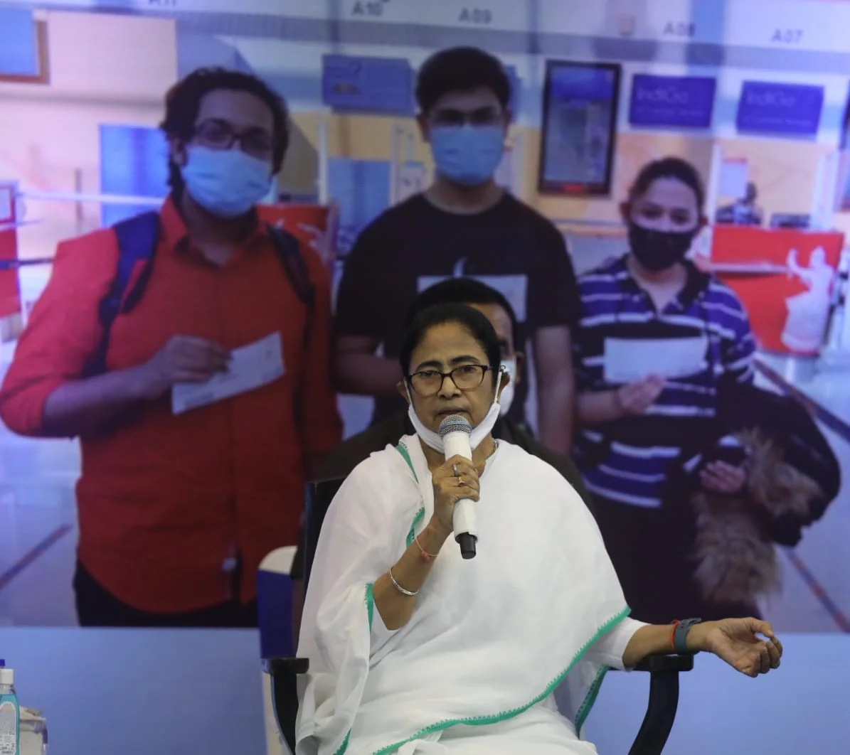 আপাত স্বস্তি: ইউক্রেন ফেরত পড়ুয়ারা পড়ার সুযোগ পাবেন এই রাজ্যেই, ঘোষণা মুখ্যমন্ত্রীর