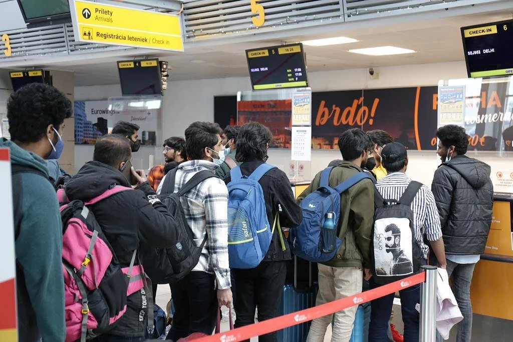 জল পর্যন্ত খেতে পাইনি এখন আর গোলাপ দিয়ে কী হবে?