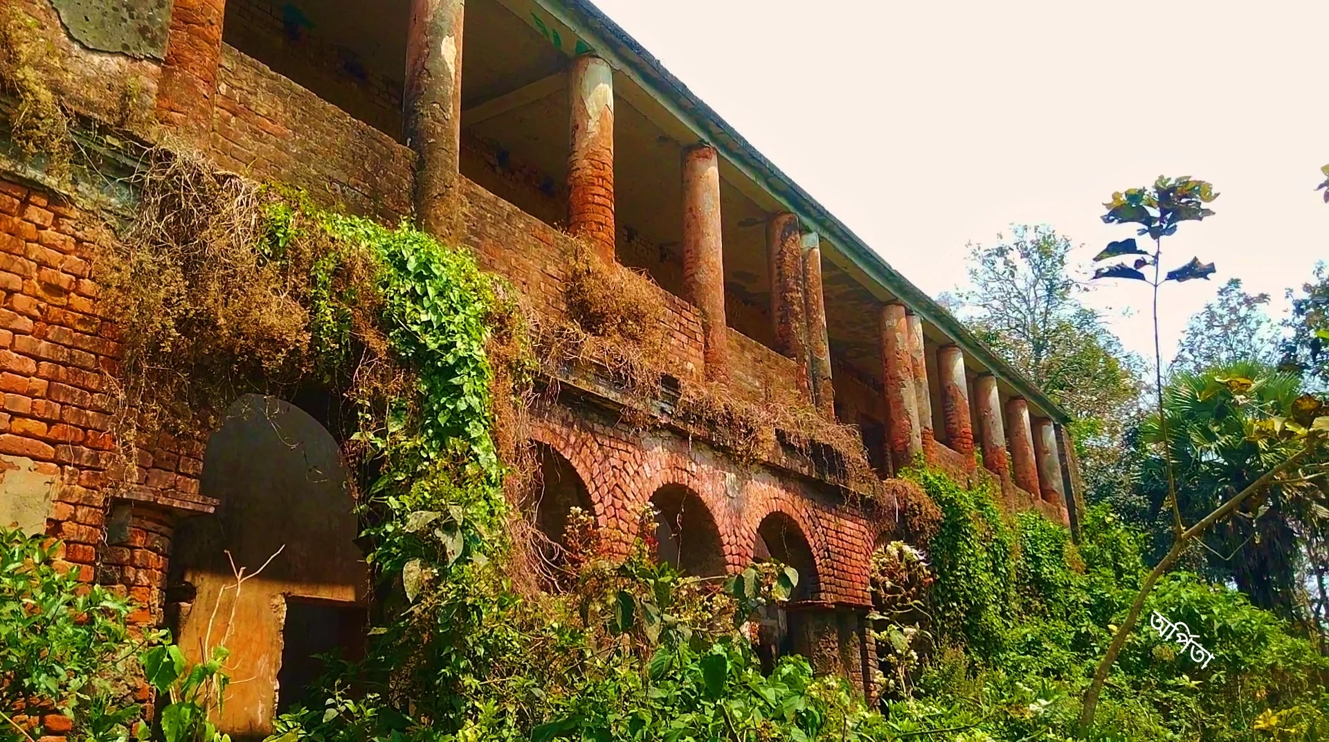 হানাবাড়ির গল্প শুনতে চান, তবে আপনাকে পড়তে হবেই