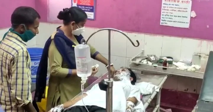 মাধ্যমিক পরীক্ষা দিতে বাধা, না শোনায় 'অবাধ্য স্ত্রী'য়ের মুখে অ্যাসিড ছুড়ে শাস্তি স্বামীর