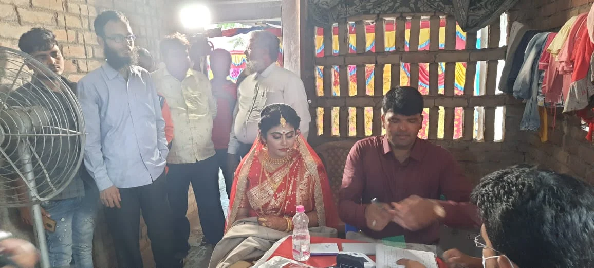বিয়ের আসরে রক্তদান কর্মসূচি, নজির গড়লেন নবদম্পতি