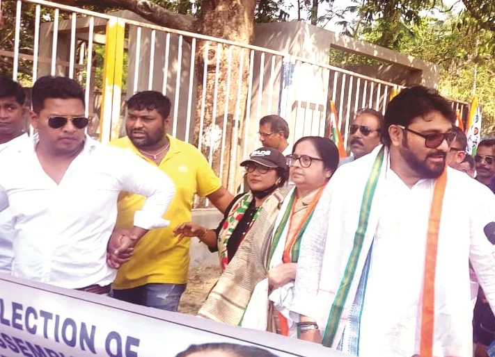 রবিবাসরীয় প্রচারে পার্ক সার্কাসে জন সংযোগে জোর বাবুল সুপ্রিয়'র