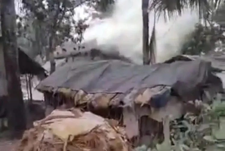 বাসন্তীতে বিস্ফোরণ, ভস্মীভূত বাড়ি, হত ১