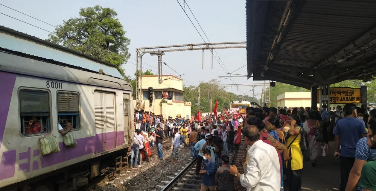 বামেদের ডাকা বনধে রাজ্যজুড়ে বিক্ষিপ্ত অশান্তি, উত্তেজনা দুর্গাপুরে, আহত পুলিশকর্মী