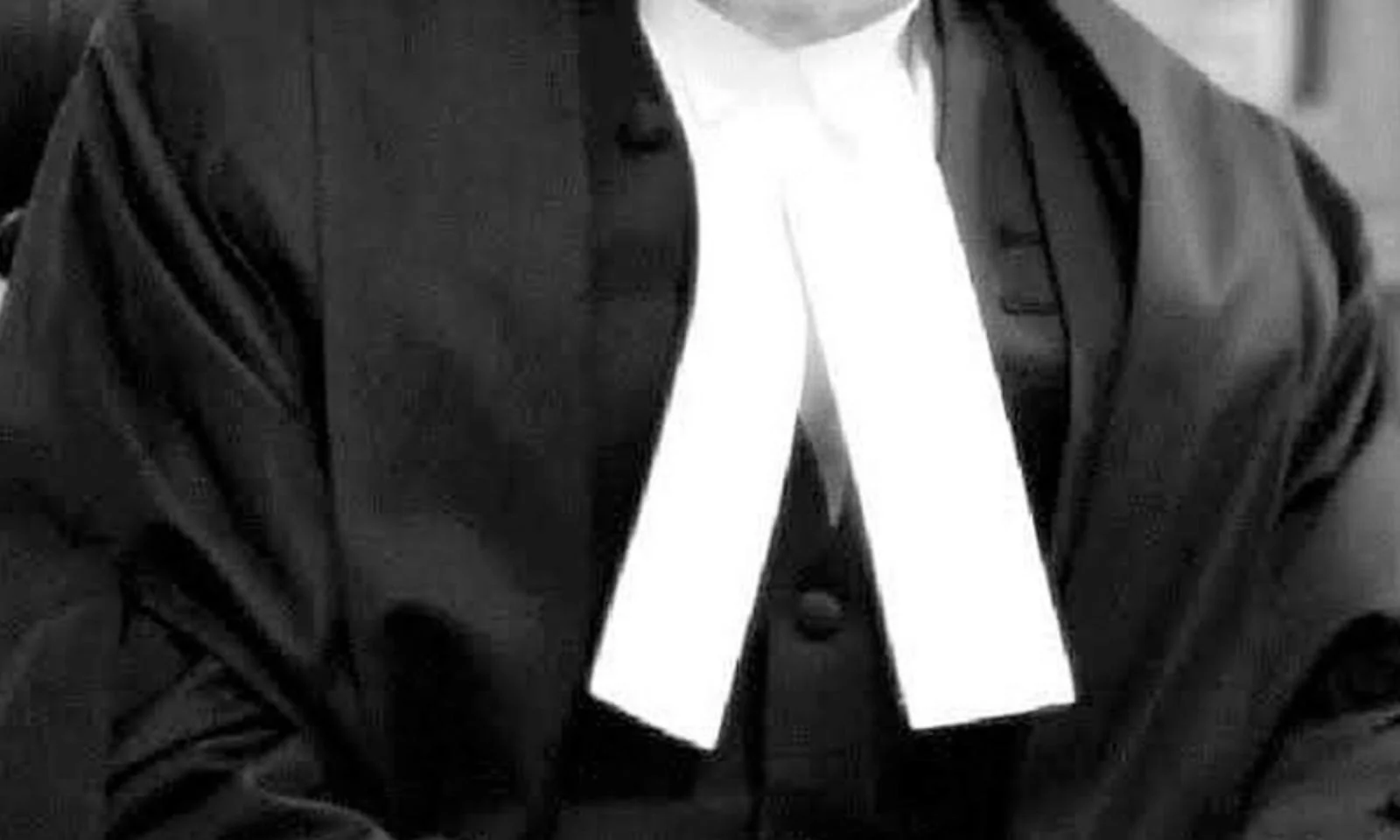 আইনজীবী দম্পতির বাড়িতে ডাকাতি, ধৃত গৃহকর্তা! চক্ষু চড়কগাছ পুলিশের