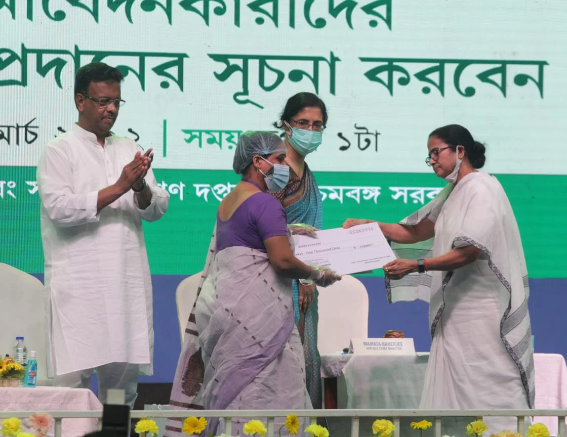 ল্যাংচা খেয়ে বগটুই গ্রামে যাচ্ছেন বিজেপি সদস্যরা, তীব্র ধিক্কার মুখ্যমন্ত্রীর