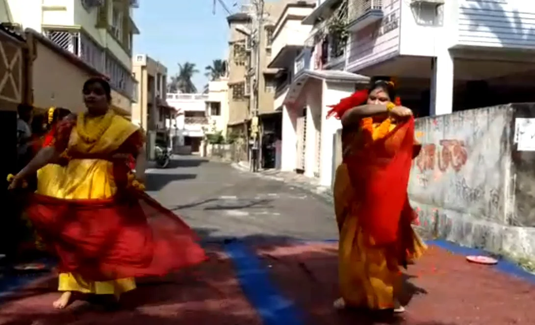 আজ দোল পূর্ণিমায় বসন্ত উৎসবের মধ্য দিয়ে কবিগুরুকে স্মরণ