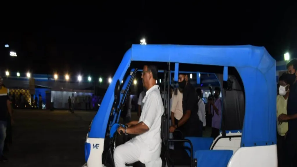 দূষণ রোধে এবার শহরে  ই-অটো – ঘোষণা মন্ত্রী ফিরহাদ হাকিমের