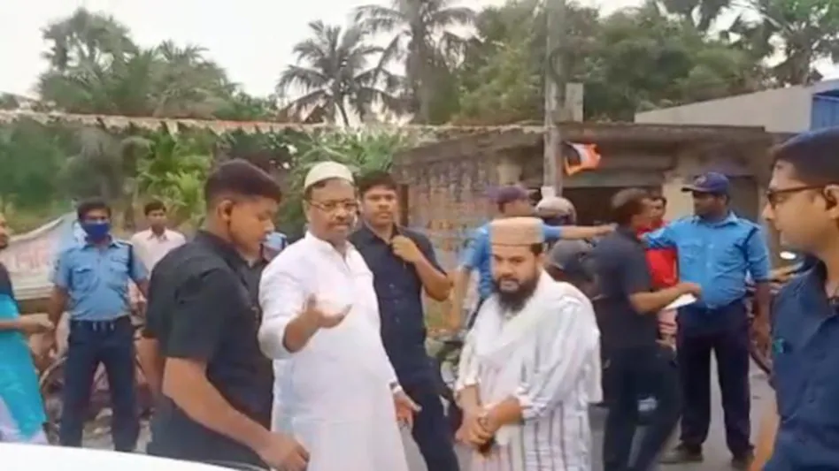 আনিসের পরিবারকে চক্রান্তকারীদের থেকে সাবধানে থাকার বার্তা ফিরহাদের