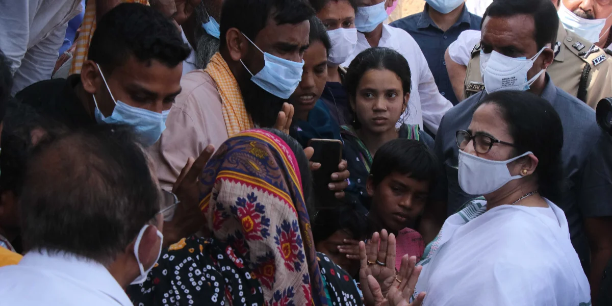 বগটুই কাণ্ডঃ নিহতদের পরিবারের সঙ্গে দেখা করেই জখমদের দেখতে হাসপাতালে গেলেন মুখ্যমন্ত্রী