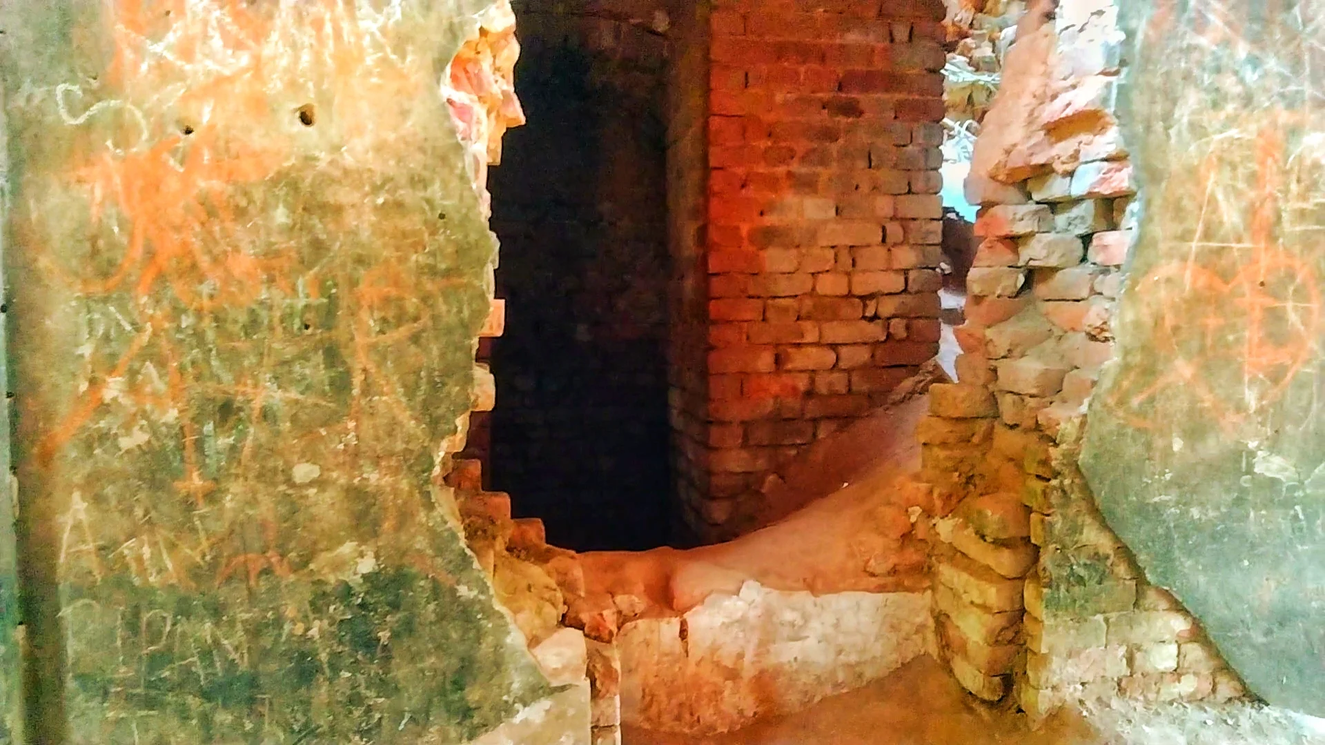 হানাবাড়ির গল্প শুনতে চান, তবে আপনাকে পড়তে হবেই