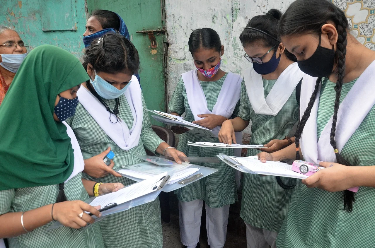 নির্বিঘ্নেই সম্পন্ন প্রথম দিনের মাধ্যমিক ও মাদ্রাসার পরীক্ষা