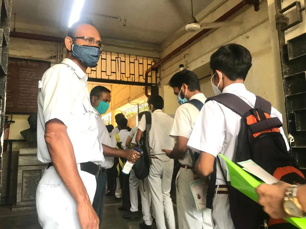 নির্বিঘ্নেই সম্পন্ন প্রথম দিনের মাধ্যমিক ও মাদ্রাসার পরীক্ষা