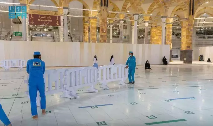 ২ বছর পর প্রথম কাঁধে কাঁধ মিলিয়ে নামায!