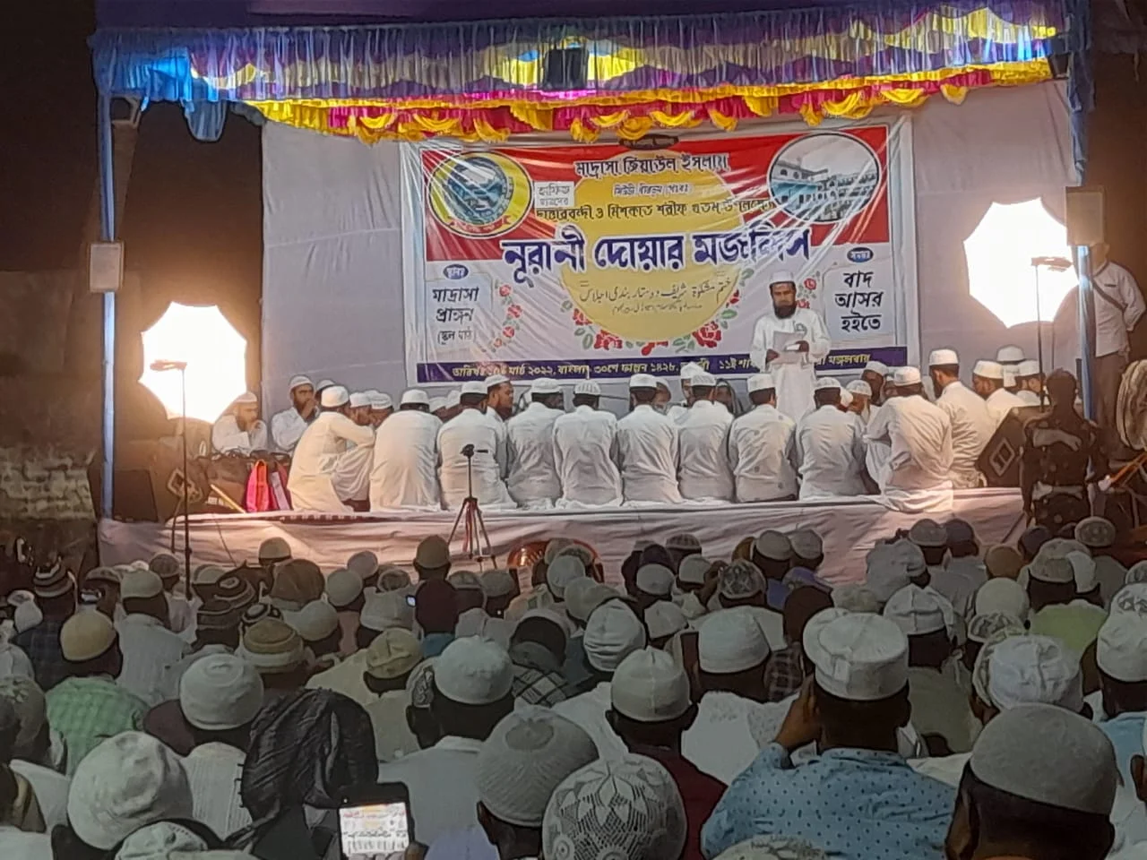 হাফেজ ছাত্রদের পাগড়ী প্রদান ও নুরানী দোওয়ার মজলিস আয়োজিত হল বীরভূমে