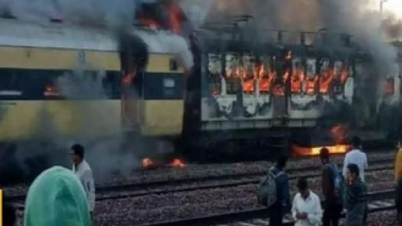 দিল্লিগামী ট্রেনে আগুন, লেলিহান আগুন, হুড়োহুড়ি করে নামতে গিয়ে আহত বহু যাত্রী