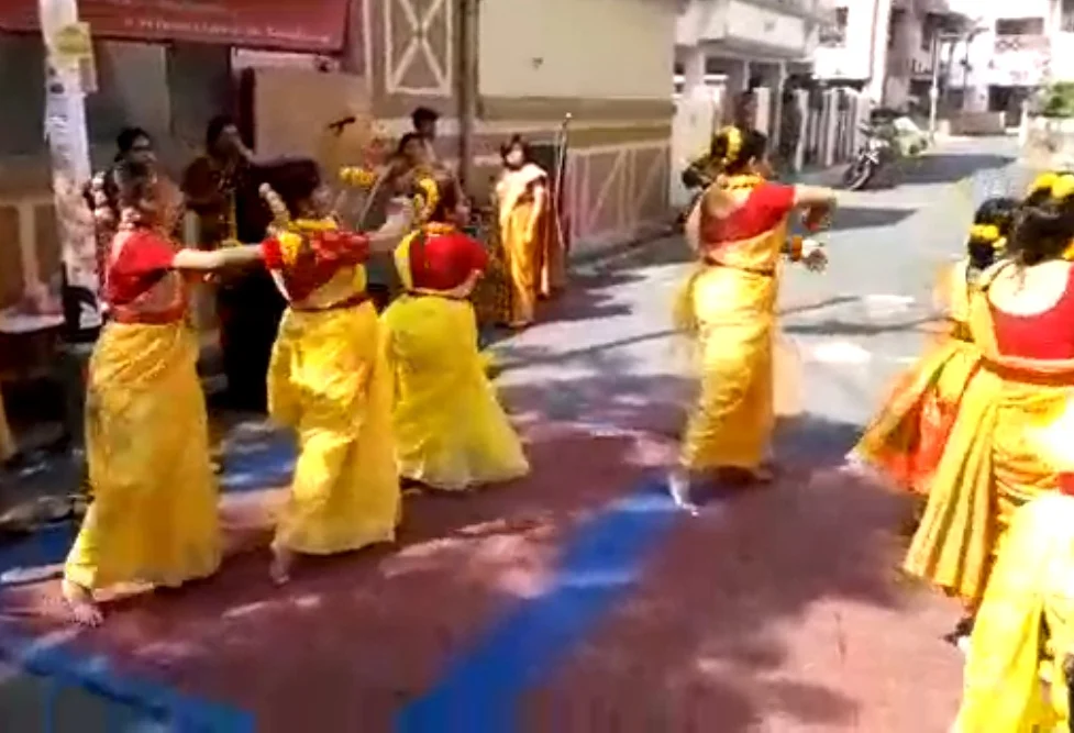 আজ দোল পূর্ণিমায় বসন্ত উৎসবের মধ্য দিয়ে কবিগুরুকে স্মরণ