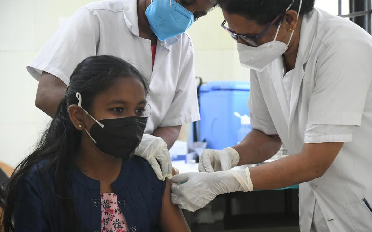 ১২ থেকে ১৪ বছর বয়সীদের টিকাকরণ শুরু করছে স্বাস্থ্য দফতর