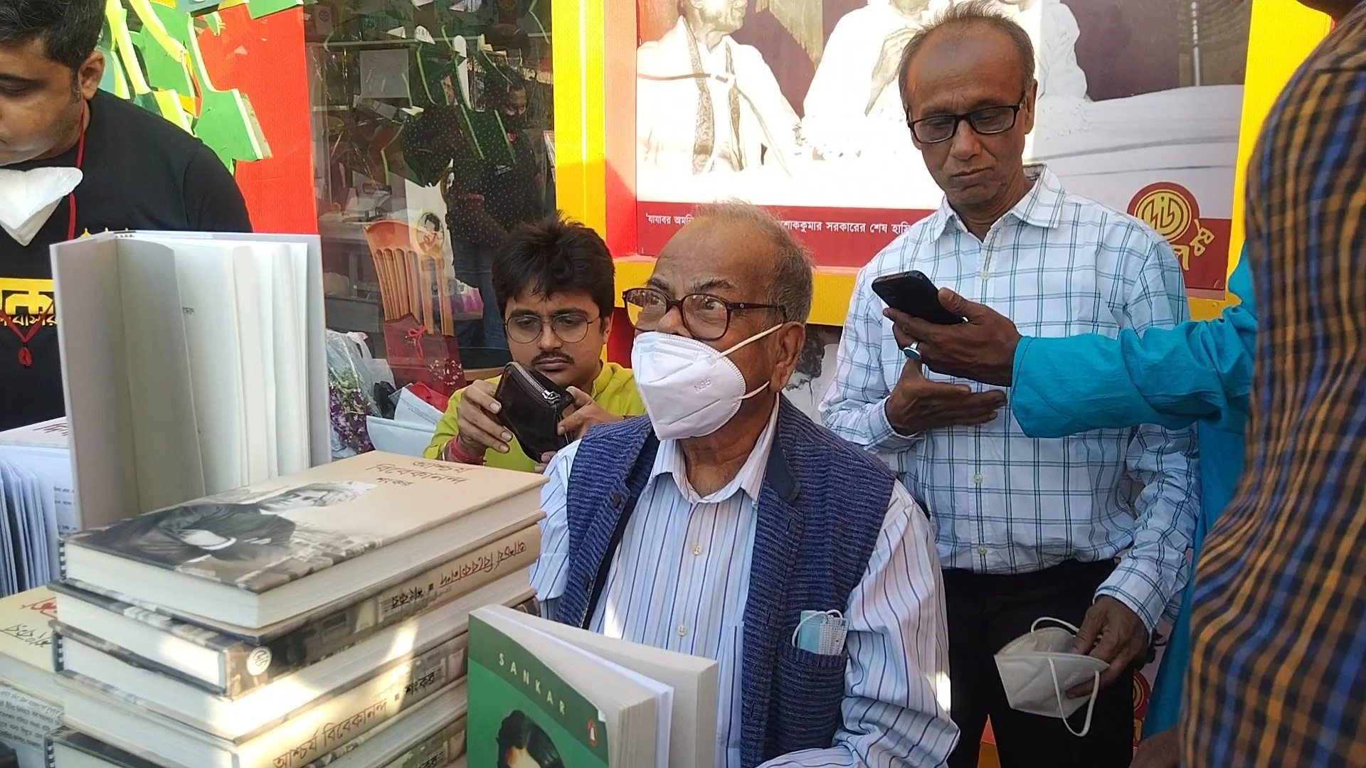 ডিজিটাল মিডিয়া থাবা বসাতে পারেনি "বই পড়ার" আবেগে৷ বলছেন গিল্ড কর্তারা