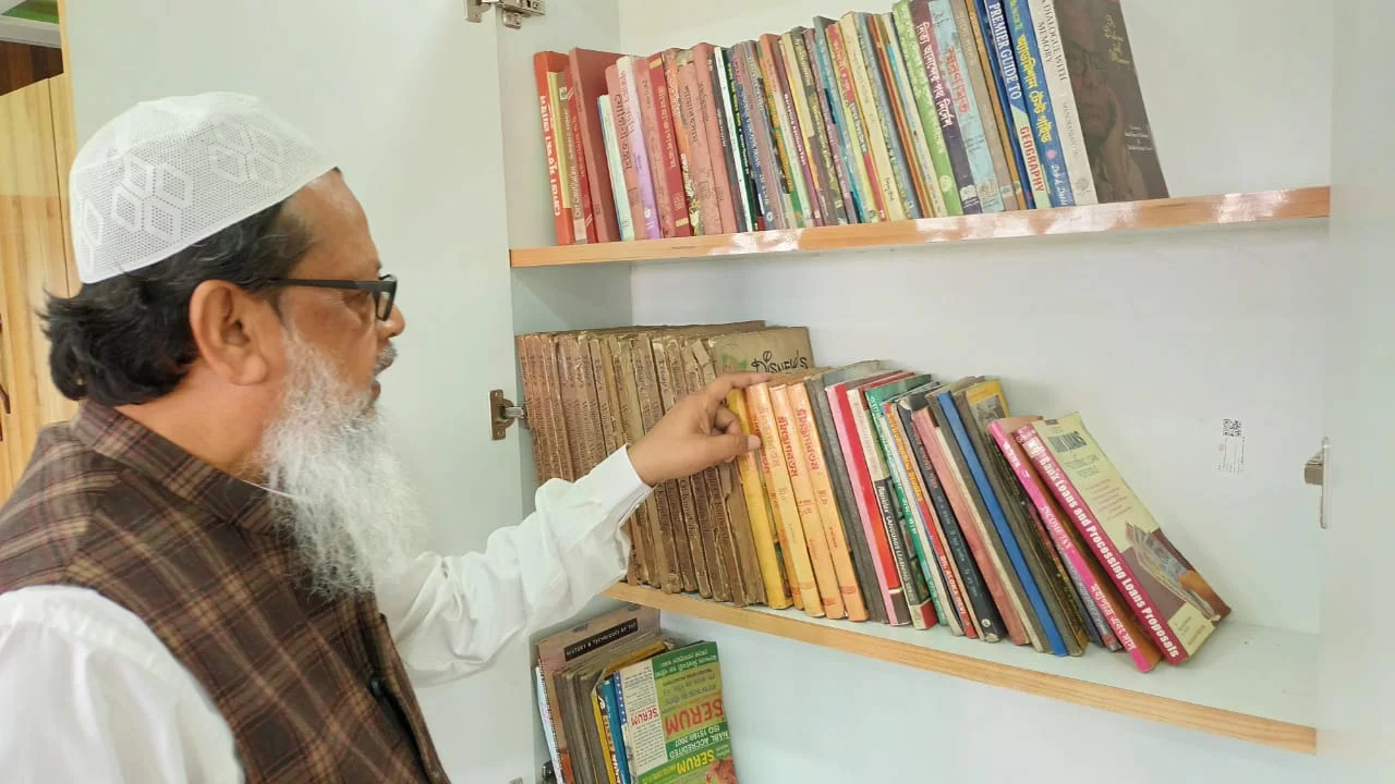 কোটি টাকা ব্যয়ে সাধারণের জন্য পাঠাগার গড়ে তুলছেন সাদিক সরকার