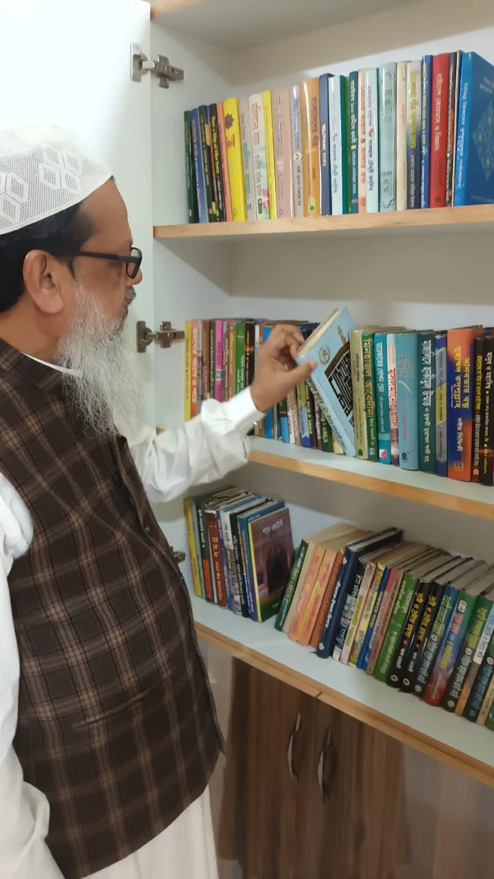 কোটি টাকা ব্যয়ে সাধারণের জন্য পাঠাগার গড়ে তুলছেন সাদিক সরকার