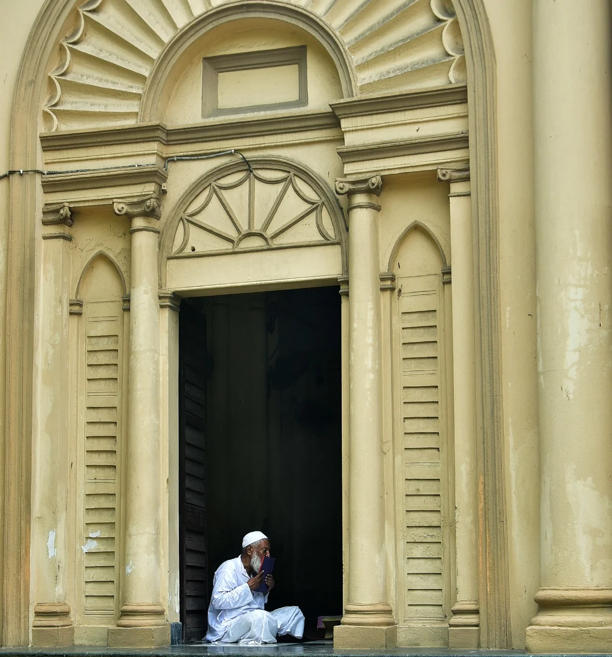 রমযানে দ্বিতীয় জুম্মা নামায টিপু সুলতান ও নাখোদা মসজিদে