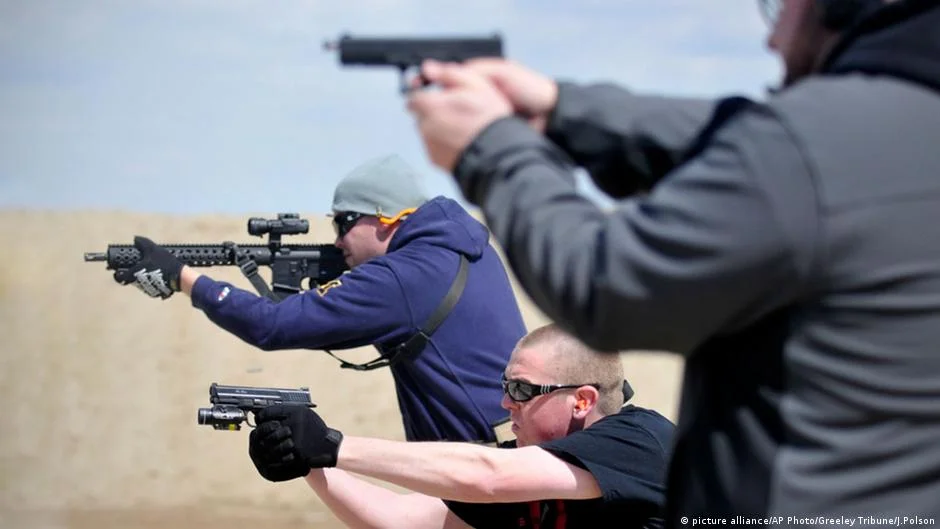 অনিয়ন্ত্রিত বন্দুক আইন আমেরিকায়