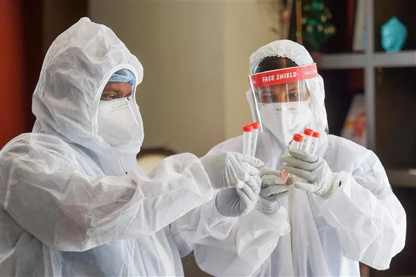 দিল্লির স্কুলে করোনার থাবা, আক্রান্ত শিক্ষক-পড়ুয়া, জারি নির্দেশিকা