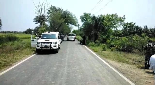মগরাহাটে পয়েন্টব্ল্যাঙ্ক রেঞ্জ থেকে গুলি,গলা কেটে জোড়া খুন, রণক্ষেত্র এলাকা
