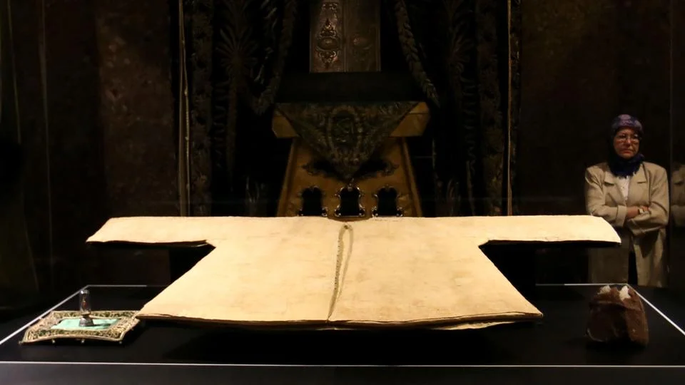 প্রদর্শনীতে ফিরল নবী মুহাম্মদ  সা. ব্যবহৃত পবিত্র পোশাক