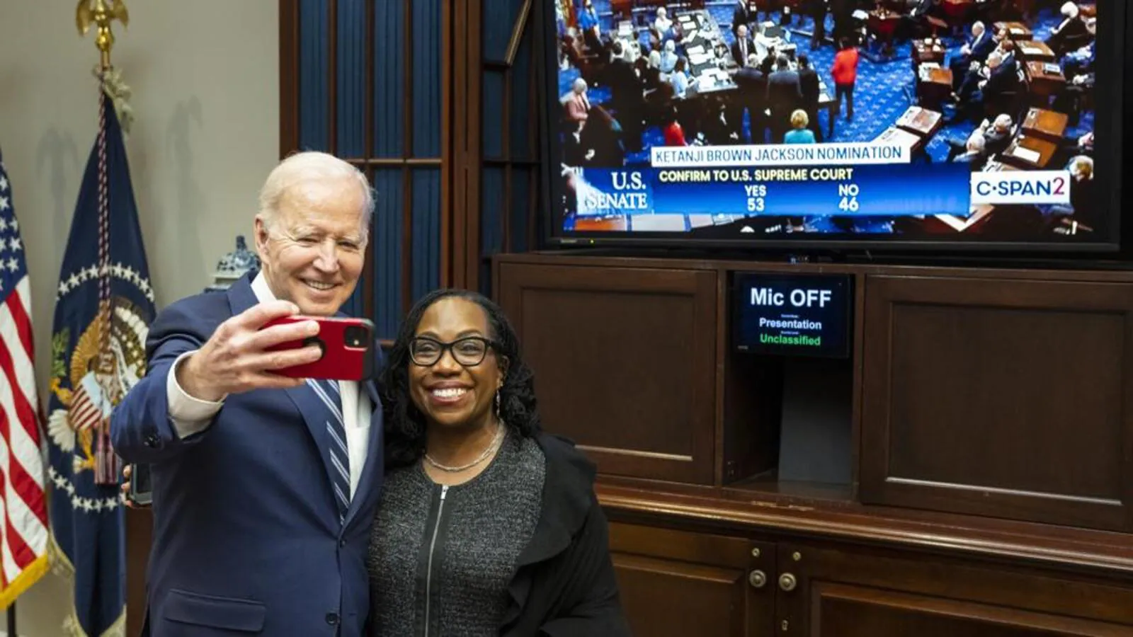 মার্কিন সুপ্রিম কোর্টের প্রথম কৃষ্ণাঙ্গ নারী বিচারপতি জ্যাকসন