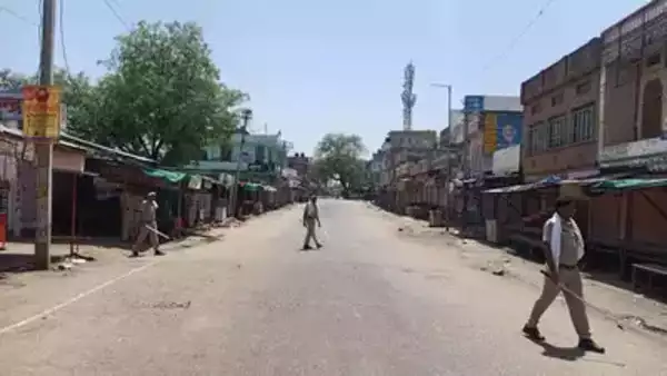 ছন্দে ফিরছে সংঘর্ষ-বিধ্বস্ত খারগোন , রবিবার চার ঘন্টার জন্য শিথিল হল  কারফিউ