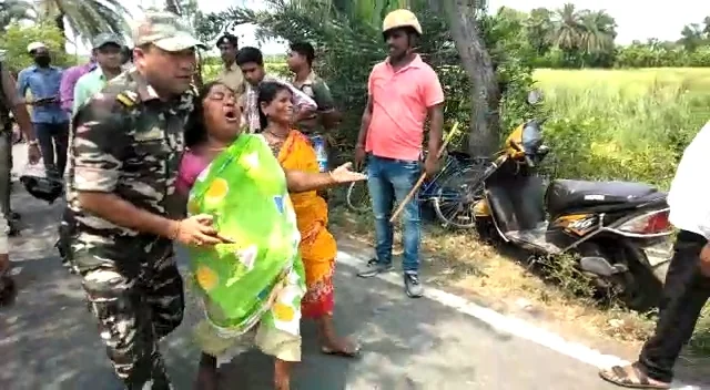 মগরাহাটে পয়েন্টব্ল্যাঙ্ক রেঞ্জ থেকে গুলি,গলা কেটে জোড়া খুন, রণক্ষেত্র এলাকা