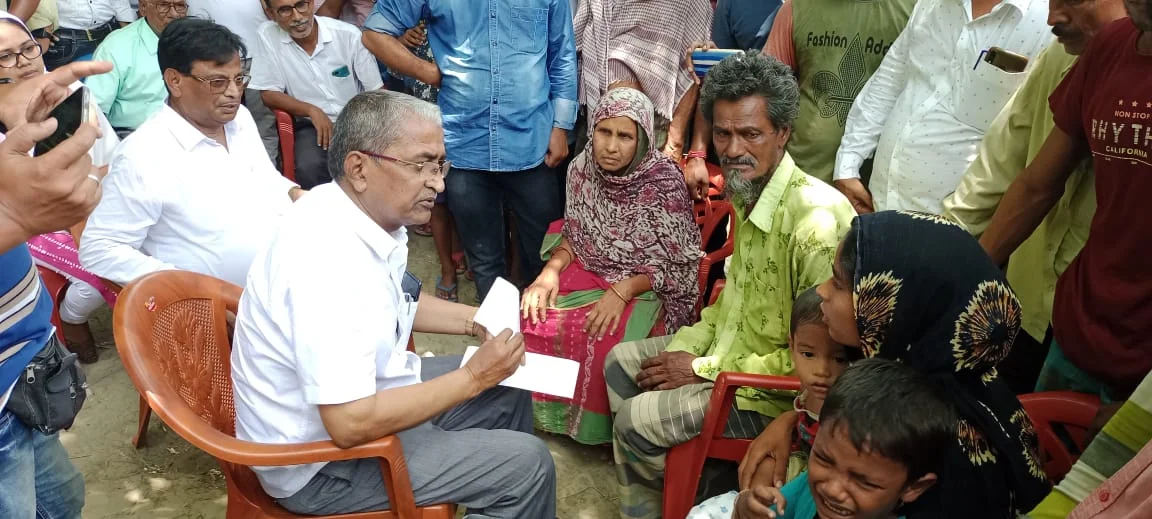 বজ্রাঘাতে মৃতদের পরিবারকে খলিলুরের সমবেদনা