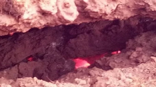 কক্সবাজারে  অগ্নিকান্ডের জেরে ফাটল! আতঙ্ক এলাকায়